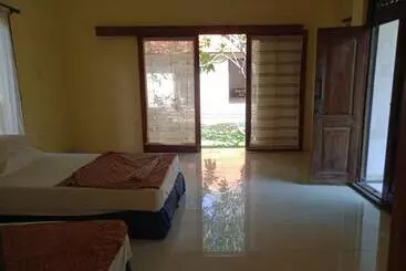 Pensió Oemah Bajangan To The Beach