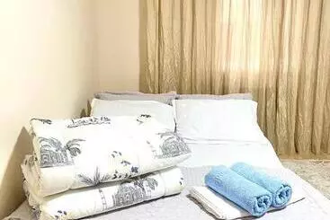 هتل آپارتمان Town House, Metro Raiymbek