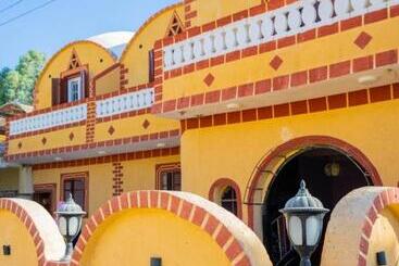 هتل Desert Escape Siwa With Palm & Olive Garden Hot Spring