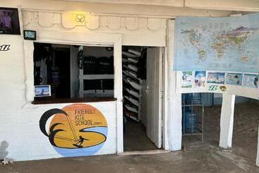 هتل آپارتمان Friendly Kite School, Hotel And Bar