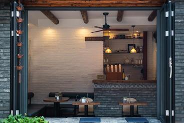 Отель Yangshuo Jhc Inn