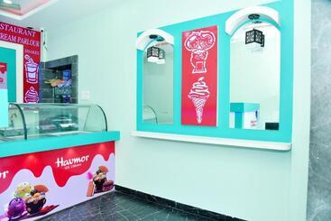 ホテル Midtown & Restaurant