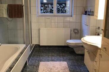 ペンション Haus Konzett