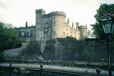 بنسيون The Waterfront Townhouse Accommodation