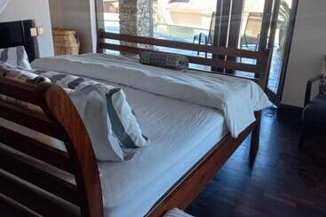 ペンション Whale Rock Guest House