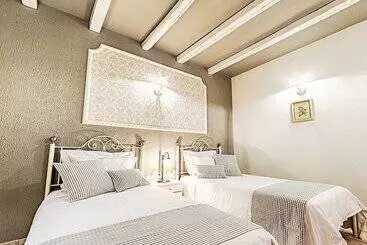 هتل The Suite At Garden Village