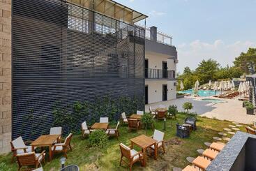 Aparthotel Bayview Hills Luxury Residences