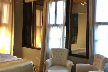 Hostelli Grace Lounge Premium