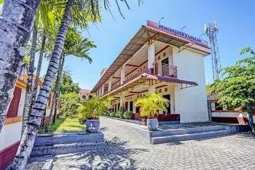 Hotelli Spot On 92527 Penginapan Kangean Syariahneartaman Merdeka Kalianget