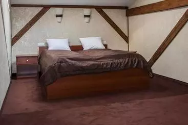 Hotel Nowy Folwark "na Skraju Lasu"