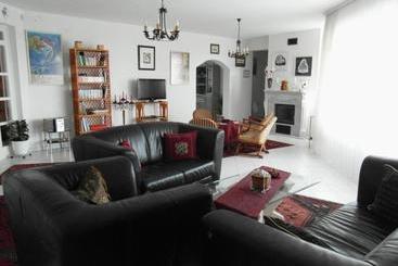 Hotel Lijoli Lounge Vendégház