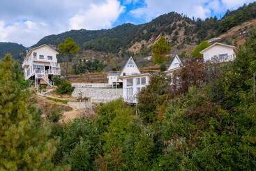 Hotel Vinyasa Resort , Kanatal