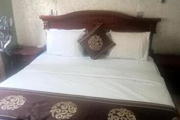 هتل Crystal Suites