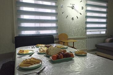 ユースホステル манай хостел