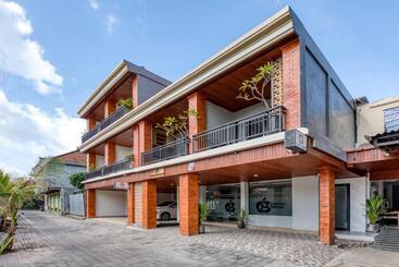 Majatalo Djenek Seminyak