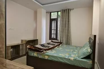 ペンション Hazelwood Kandaghat