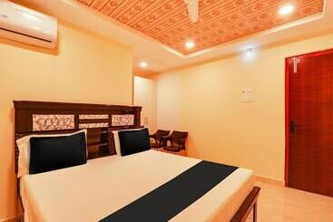 Oyo Flagship Hotel Bommarillu