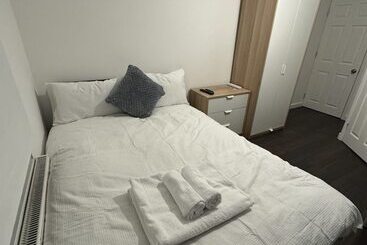 پانسیون Large Ensuite In West Midlands