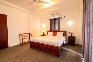 فندق Moon River Villa