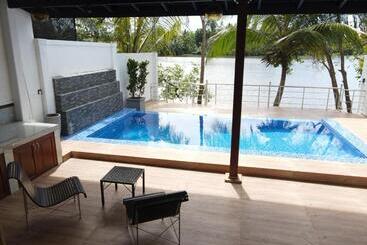 Hotel Moon River Villa