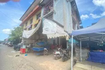 ホテル Spot On 93446 Penginapan Mak Yes
