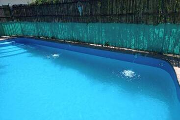 הוסטל Cabañas De Mora