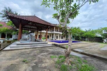 Szálloda Oyo 93440 Warde