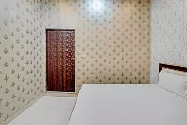Hotel Oyo Krishna Restaurant Near Line Paar