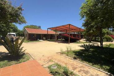 Peri Peri Divers B&b Morrungulo