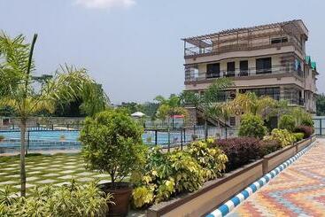 Whistling Wind Resorts By Stayapart