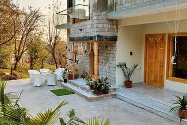 ベッドアンドブレックファースト Shepherds Of Dharamshala