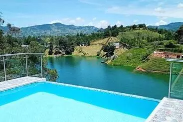 Hotel Paraiso Lago