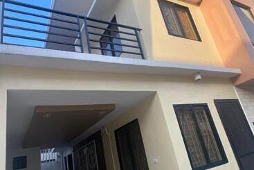 ペンション Denlab Family House