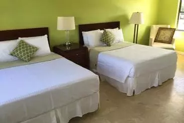 Hotel Smuggler's Cove Resort And Marina