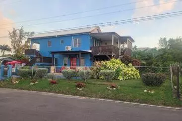 Silverbuttons Apartments & Eats