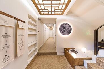 هاستل Life In Insa