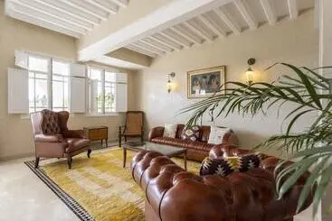 تختخواب و صبحانه The Levantine