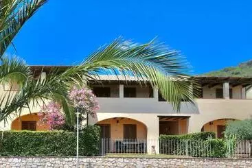 Isa Apartments 5 Beds, First Floor With Private Outdoor Area, In Residence With Swimming Pool