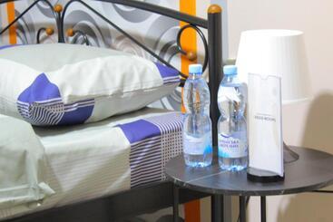 Huoneistohotelli Uneed Rooms Petropavlivska
