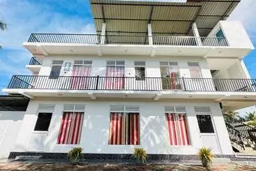 Hotel Lagoon Step Airport Transit