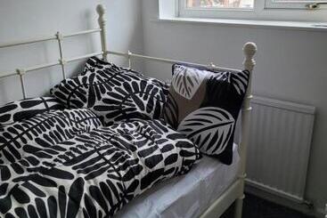 Пансион Calmhaven Apartment