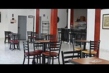 استراحتگاه Florida Pool & Grill