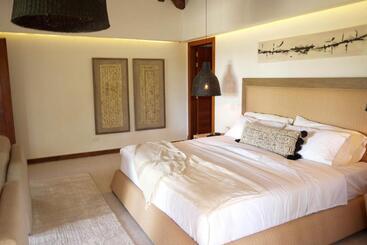 هتل Mountains Of Hope