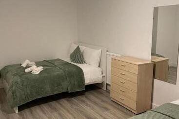 پانسیون Lovely Triple And Quadruple Bedrooms In Euston