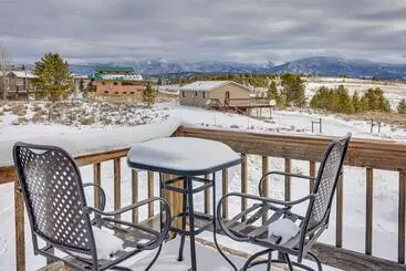 Mökkimajoitus Enjoy Deck + Mtn Views: Grand Lake Retreat!