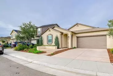 Landhus Pet Friendly Clovis Home   Near Mall & Waterpark!