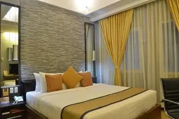 D Hotel And Suites