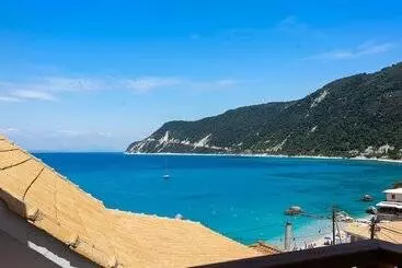 تختخواب و صبحانه Tellion Suites
