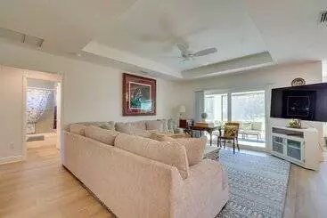 コテージ Modern The Villages Home W/ Screened Porch!