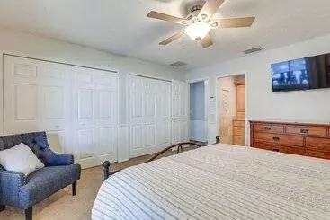 Mökkimajoitus Pet Friendly Bradenton Home: Lanai W/ Heated Pool!